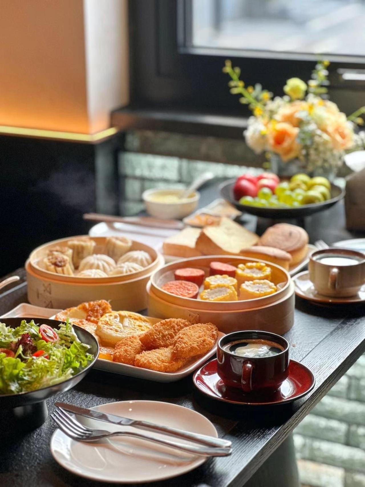 Happy Dragon Courtyard- Newly Renovated With French Windows, Near Tian'Anmen Forbidden City,Lama Temple And Heaven Temple, 3Minutes Walk From Subway,Fluent English Speaking With Tourist Sights Tickets Service ,Free Coffee &Laundry Service Peking Exteriör bild