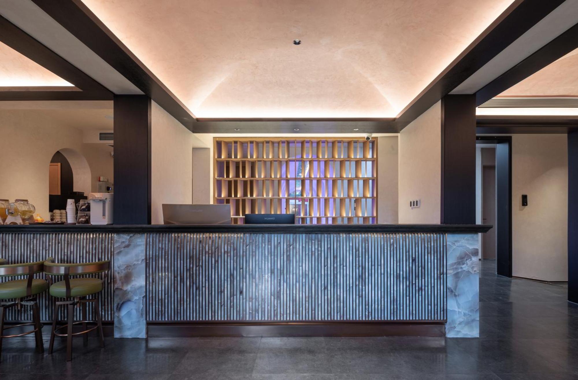 Happy Dragon Courtyard- Newly Renovated With French Windows, Near Tian'Anmen Forbidden City,Lama Temple And Heaven Temple, 3Minutes Walk From Subway,Fluent English Speaking With Tourist Sights Tickets Service ,Free Coffee &Laundry Service Peking Exteriör bild