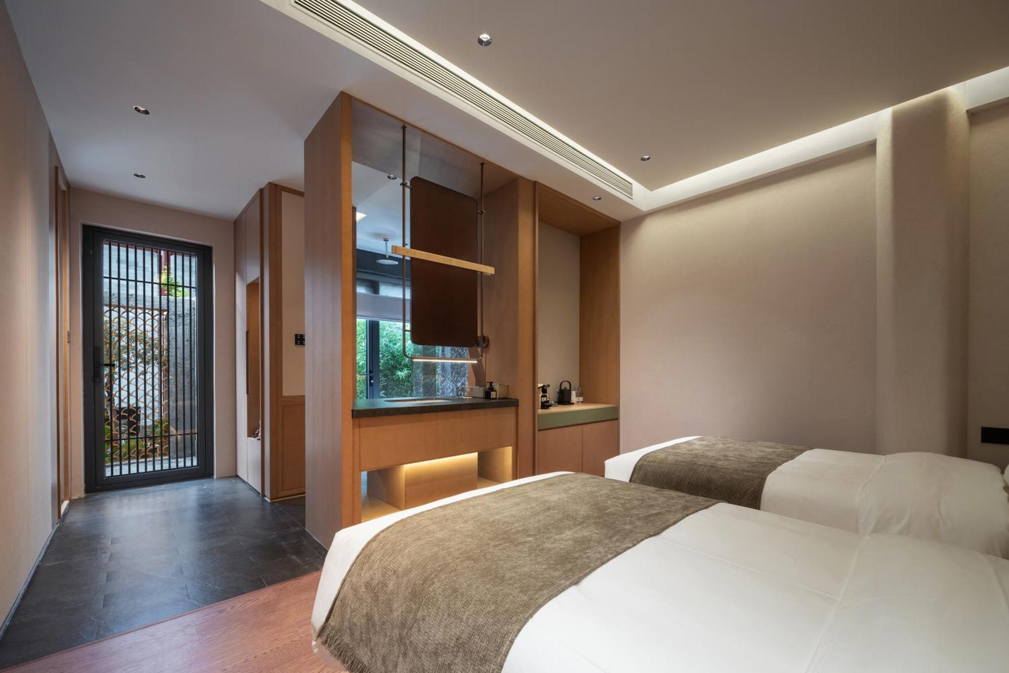 Happy Dragon Courtyard- Newly Renovated With French Windows, Near Tian'Anmen Forbidden City,Lama Temple And Heaven Temple, 3Minutes Walk From Subway,Fluent English Speaking With Tourist Sights Tickets Service ,Free Coffee &Laundry Service Peking Exteriör bild