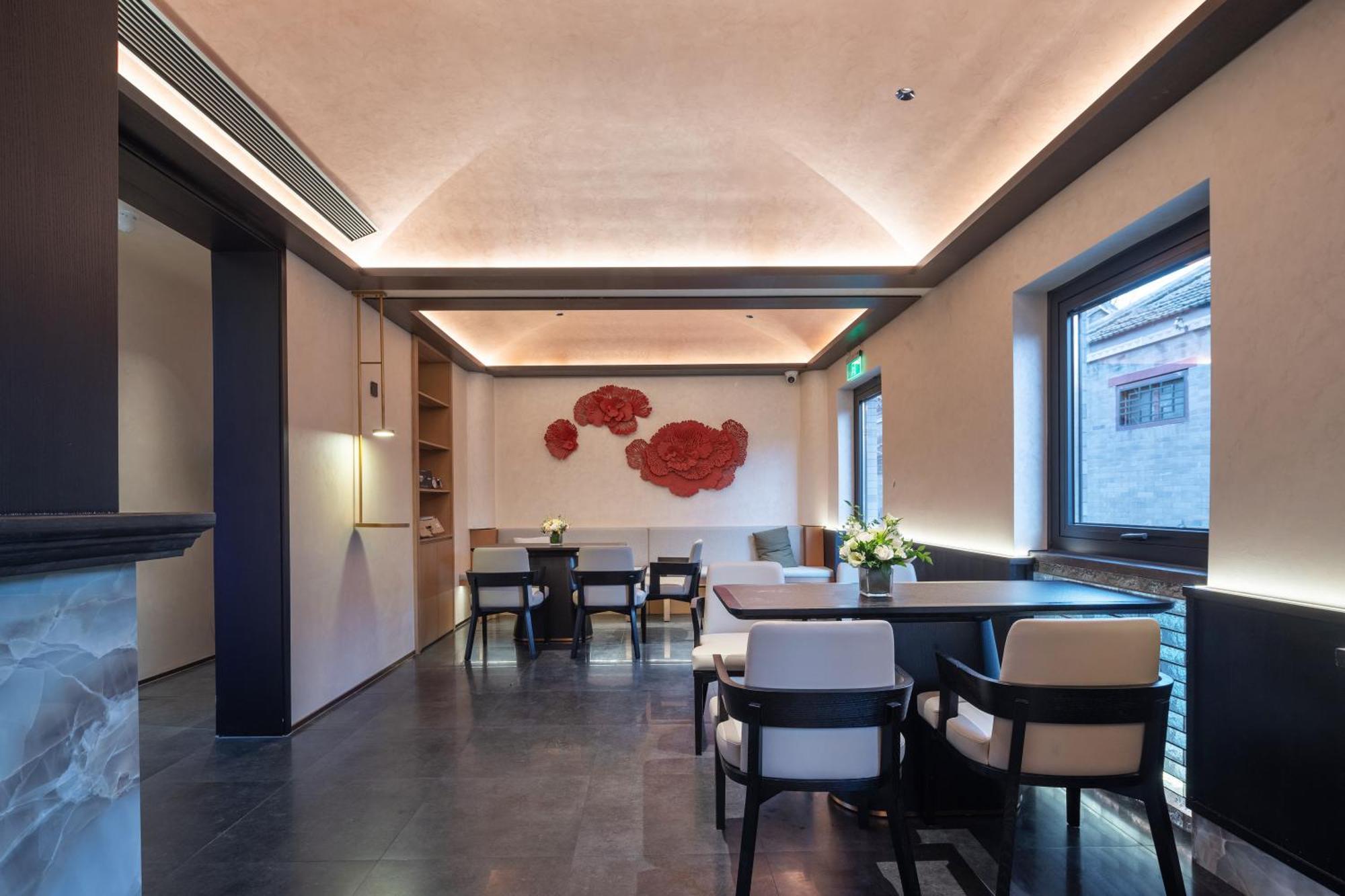 Happy Dragon Courtyard- Newly Renovated With French Windows, Near Tian'Anmen Forbidden City,Lama Temple And Heaven Temple, 3Minutes Walk From Subway,Fluent English Speaking With Tourist Sights Tickets Service ,Free Coffee &Laundry Service Peking Exteriör bild