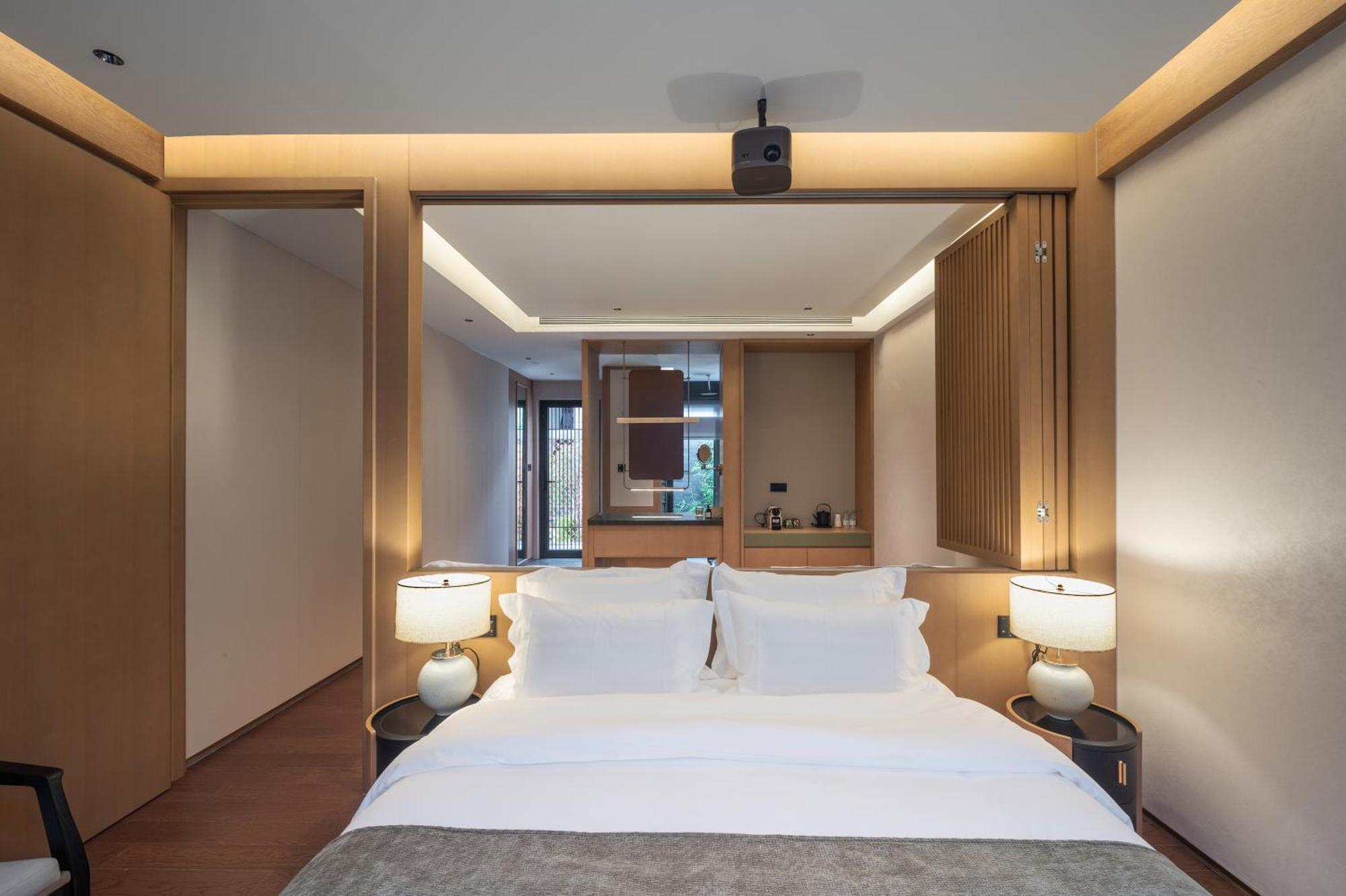 Happy Dragon Courtyard- Newly Renovated With French Windows, Near Tian'Anmen Forbidden City,Lama Temple And Heaven Temple, 3Minutes Walk From Subway,Fluent English Speaking With Tourist Sights Tickets Service ,Free Coffee &Laundry Service Peking Exteriör bild