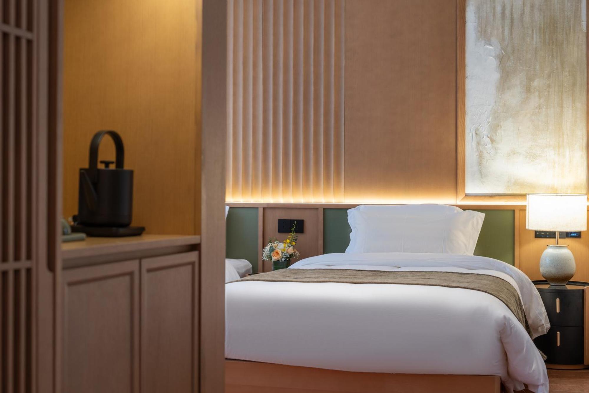Happy Dragon Courtyard- Newly Renovated With French Windows, Near Tian'Anmen Forbidden City,Lama Temple And Heaven Temple, 3Minutes Walk From Subway,Fluent English Speaking With Tourist Sights Tickets Service ,Free Coffee &Laundry Service Peking Exteriör bild