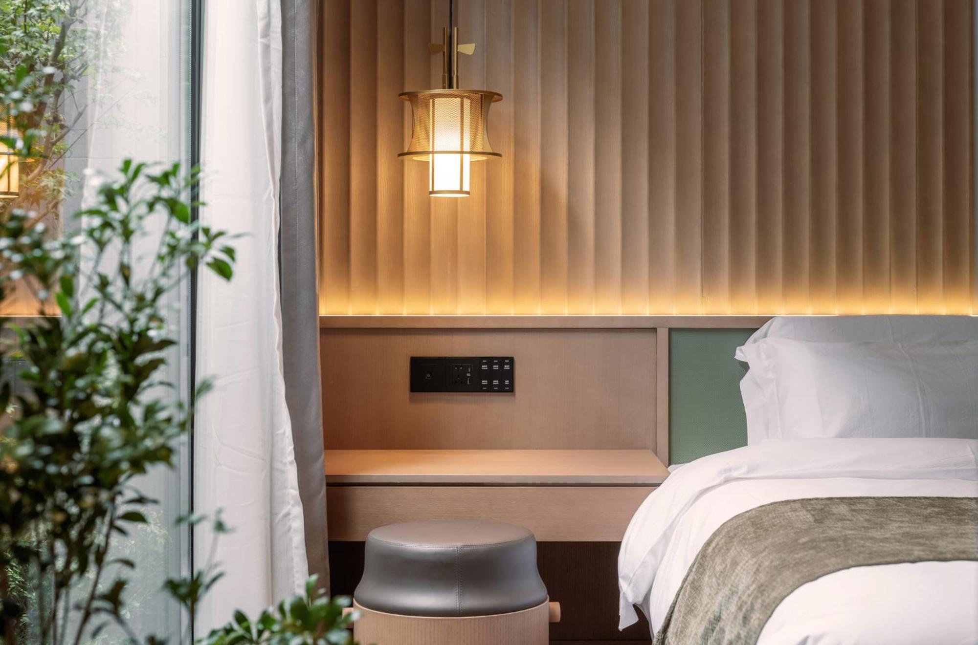 Happy Dragon Courtyard- Newly Renovated With French Windows, Near Tian'Anmen Forbidden City,Lama Temple And Heaven Temple, 3Minutes Walk From Subway,Fluent English Speaking With Tourist Sights Tickets Service ,Free Coffee &Laundry Service Peking Exteriör bild